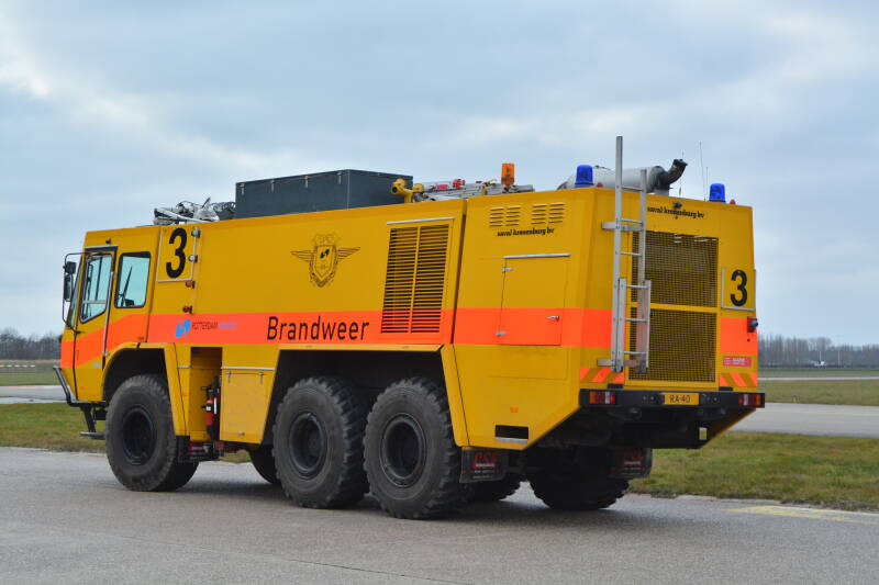 Kenteken: Roepnummer: 3 Type voertuig: CT2 LD5800 T4300/250 Merk &amp; Type: Saval-KronenburgSAV-04 Opbouw: Saval-Kronenburg Bouwjaar: 1984 In dienst: 1984 Uit dienst: Standplaats: Rotterdam Airport