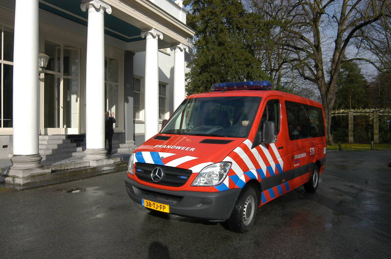 Kenteken: 38-TJ-FP Roepnummer: 575 > 15-1100 > 15-5026 Type voertuig: DB-K Merk &amp; Type: Mercedes Benz 311CDi37[Sprinter] Opbouw: Bouwjaar: 2006 In dienst: 2006 Uit dienst: 2017