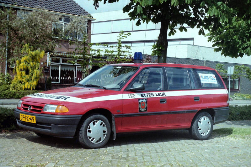 Kenteken: GP-FX-49 Roepnummer: 595 > 5595 Type voertuig: DA-OD Merk &amp; Type: Opel Astra 1,4-Caravan Opbouw: Bouwjaar: 1993 In dienst: 1993 Uit dienst: 1999.