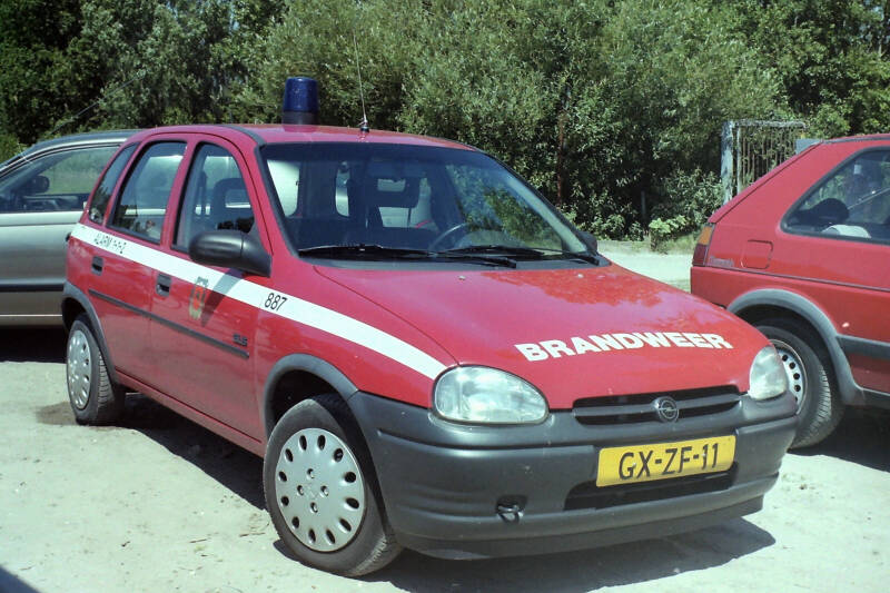 Kenteken: GX-ZF-11 Roepnummer: 887 Type voertuig: DA-PR Merk &amp; Type: Opel Corsa 1,4i Opbouw: Bouwjaar: 1993 In dienst: 1997 Uit dienst: 2003