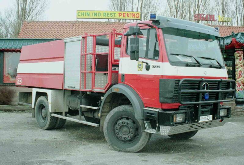 Kenteken: VN-76-ZR Roepnummer: 38-812 > 06-7642 Type voertuig: TS3[7] LD1700 T6000 Merk &amp; Type: Mercedes Benz 1722AK36 Opbouw: Doeschot-Rosenbauer Bouwjaar: 1992 In dienst: 1992 Uit dienst: 2012