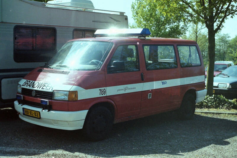 Kenteken: HX-XL-82 Roepnummer: 789 Type voertuig: DB Merk &amp; Type: Volkswagen Transporter T4-Combi-D Opbouw: Bouwjaar: 1994 In dienst: 1994 Uit dienst: 2004. Opmerkingen: Naar korps Wehl (886)