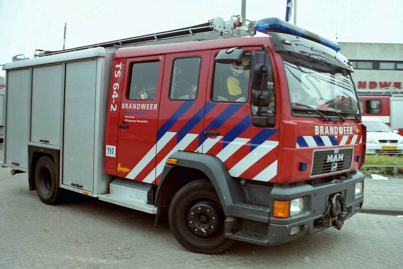Kenteken: BL-BZ-10 Roepnummer: TS64-2 Type voertuig: TS9 LD2800 HD265 T1500 Merk &amp; Type: MAN 14.255LLLF[M2000-City] Opbouw: Ziegler Brandweertechniek Bouwjaar: 2001 In dienst: 2001 Uit dienst: 2015. Geëxporteerd naar: Argentinië (Canals) 