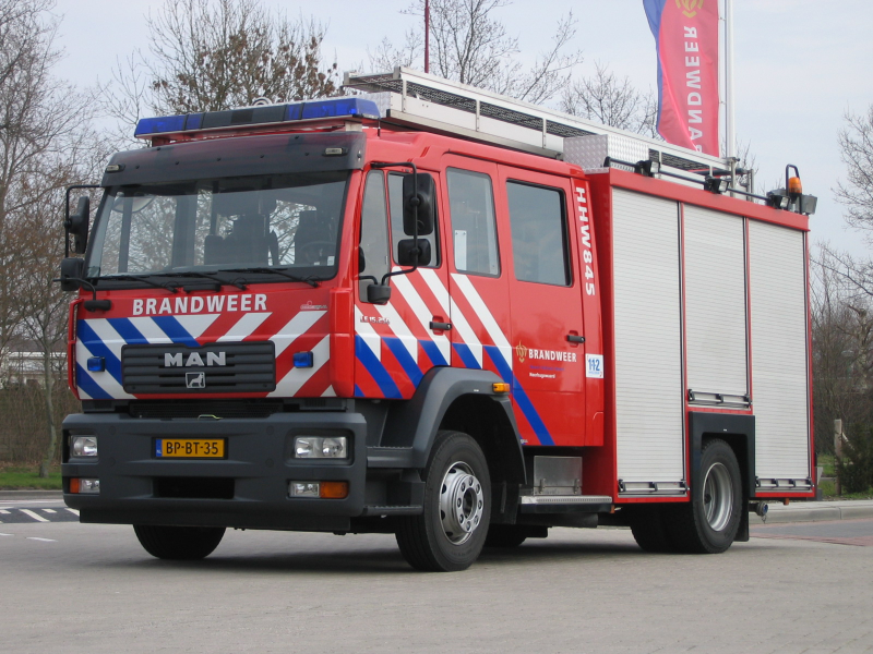Kenteken: BP-BT-35 Roepnummer: HHW 845 > 10-4833 Type voertuig: TS. LD3250 HD240 T1500 Merk &amp; Type: MAN 15.250LF[M2000-City] Opbouw: HDS-Godiva Bouwjaar: 2003 In dienst: 2003 Uit dienst: 2020