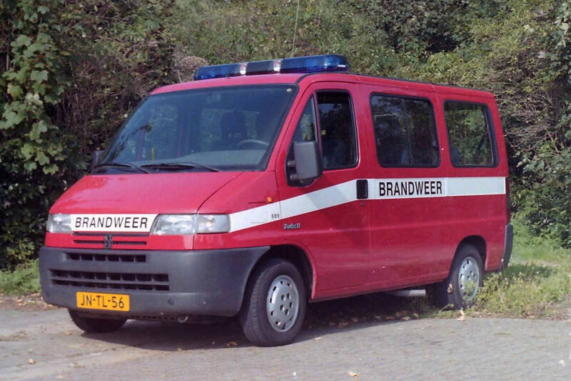 Kenteken: JN-TL-56 Roepnummer: 689 Type voertuig: DB Merk &amp; Type: Peugeot Boxer 270C 2,5D-Minibus Opbouw: Bouwjaar: 1994 In dienst: 1997 Uit dienst: 2007
