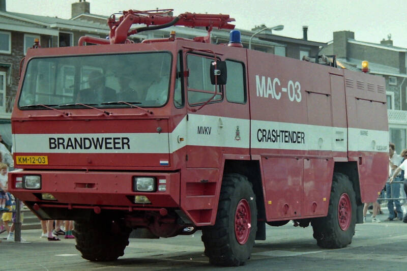 Kenteken: KM-12-03 Roepnummer: 3 > 564 > KM-13-01 Type voertuig: CT4 LD3000 T4000/300 P250B CF50 Merk &amp; Type: Saval-Kronenburg-MAC-06s Opbouw: Saval-Kronenburg Bouwjaar: 1982 In dienst: 1982 Uit dienst: 2004 Standplaats: Valkenburg