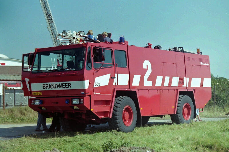 Kenteken: KM-12-02 > KM-13-00 Roepnummer: 2 > 563 Type voertuig: CT4 LD3000 T4000/300 P250B CF50 Merk &amp; Type: Saval-Kronenburg-MAC-06s Opbouw: Saval-Kronenburg Bouwjaar: 1982 In dienst: 19.. Uit dienst: 19.. Standplaats: Valkenburg