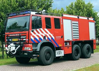 Kenteken: KN-00-47 Roepnummer: 31-215 > KL-6943 > KL-6441 > 28-2141 Type voertuig: TS6 LD2800 HD265 T5000/300 Merk &amp; Type: Ginaf X3335S380(6X6) Opbouw: Ziegler Brandweertechniek Bouwjaar: 2004 In dienst: 2004 Uit dienst: Standplaats: 't Harde (Elburg)