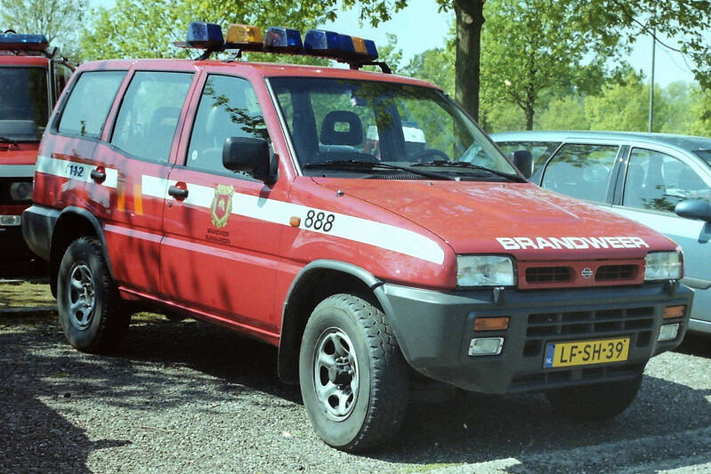 Kenteken: LF-SH-39 Roepnummer: 39-888 > 07-5902 Type voertuig: DAT Merk &amp; Type: Nissan Terrano II 2,4E Opbouw: Bouwjaar: 1995 In dienst: 1997 Uit dienst: 2014