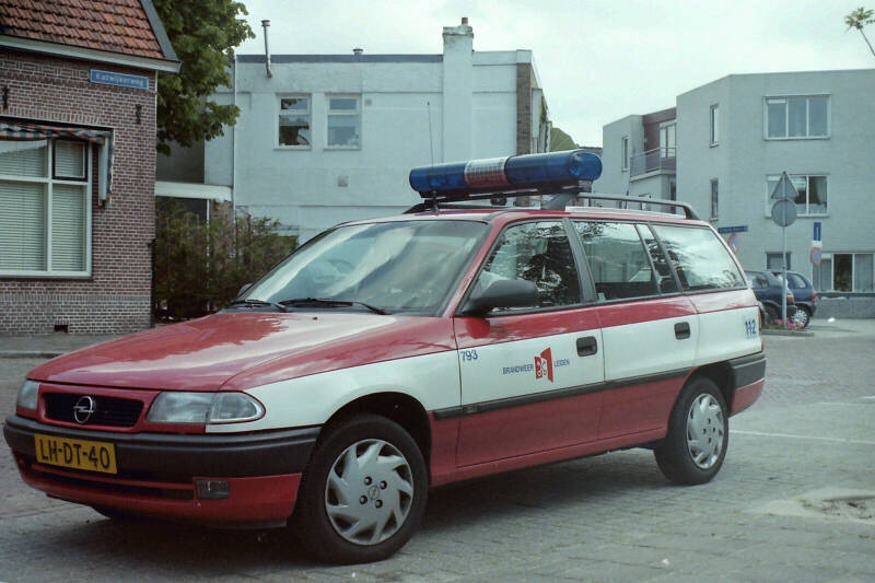 Kenteken: LH-DT-40 Roepnummer: 793 Type voertuig: DA-OD Merk &amp; Type: Opel Astra 1,6XEL-Caravan Opbouw: Bouwjaar: 1995 In dienst: 1995 Uit dienst: 2002