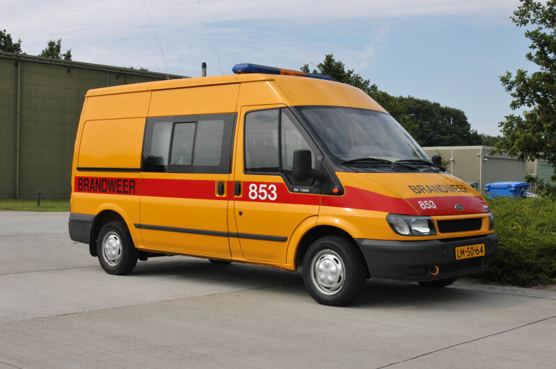 Kenteken: LM-50-64 Roepnummer: 835 > 7063 Type voertuig: PM5 Merk &amp; Type: Ford Transit 85T330 Opbouw: Bouwjaar: 2003 In dienst: 2003 Uit dienst: Standplaats: Vliegbasis Gilze-Rijen