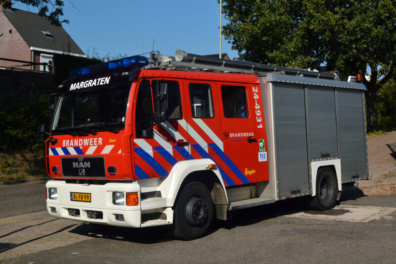 Kenteken: BL-FB-99 Roepnummer: 91-641 > 24-4931 Type voertuig: TS9 LD3000 HD265 T2000 Merk &amp; Type: MAN 14.224LF[M2000-City] Opbouw: Ziegler Brandweertechniek Bouwjaar: 2001 In dienst: 2001 Uit dienst: 2020. Geëxporteerd naar: Nigeria