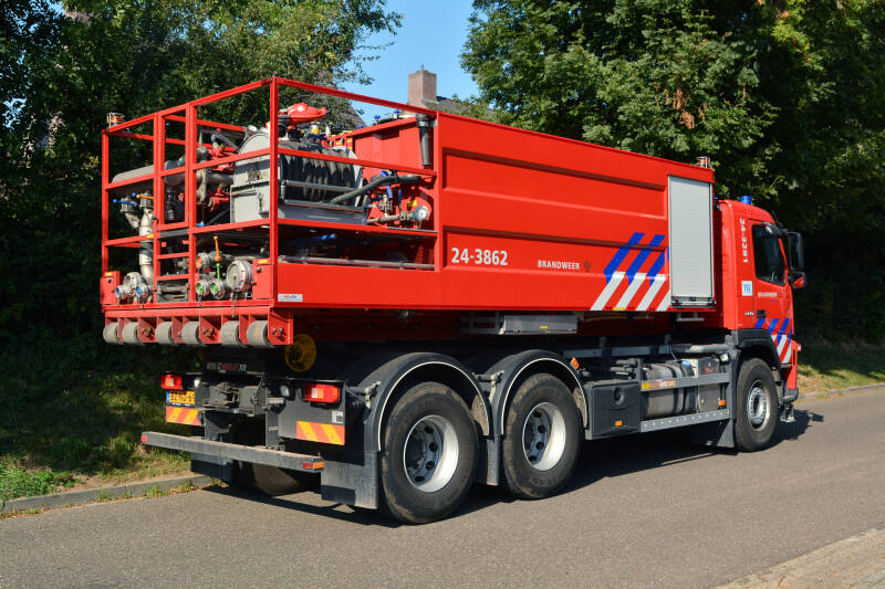 Kenteken: BZ-ND-69 Roepnummer: 24-9983 > 24-3281 Type voertuig: HA Merk &amp; Type: Volvo FM.330(6x4) Opbouw: Multilift Bouwjaar: 2011 In dienst: 2011. Regionaal voertuig
