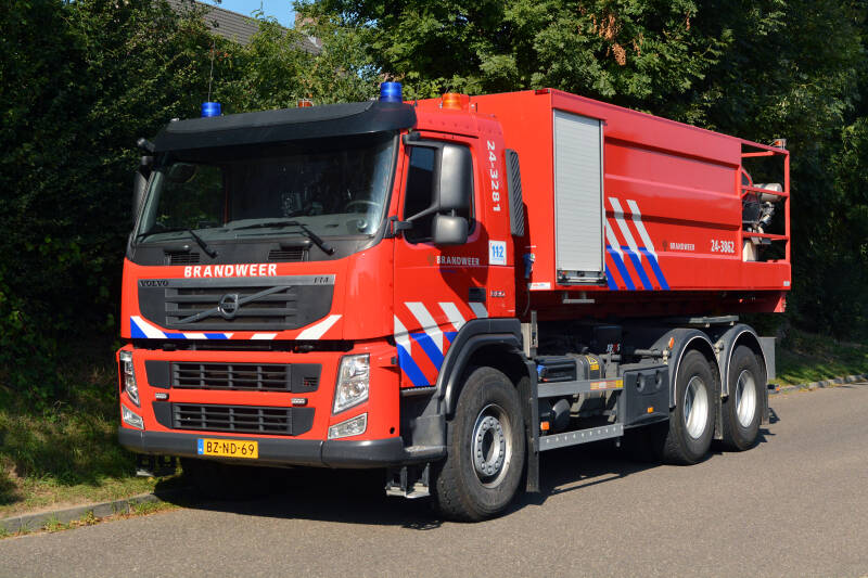Kenteken: BZ-ND-69 Roepnummer: 24-9983 > 24-3281 Type voertuig: HA Merk &amp; Type: Volvo FM.330(6x4) Opbouw: Multilift Bouwjaar: 2011 In dienst: 2011. Regionaal voertuig