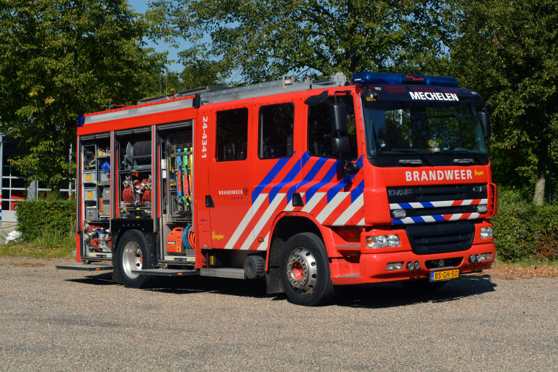 Kenteken: BS-GH-50 Roepnummer: 90-731 > 24-4341 Type voertuig: TS9 LD2800 HD265 T2400 Merk &amp; Type: DAF FF.CF75.310..400 Opbouw: Ziegler Brandweertechniek Bouwjaar: 2006 In dienst: 2006
