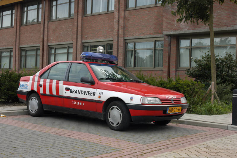 Kenteken: NB-GT-56 Roepnummer: 691 Type voertuig: DA-OVD Merk &amp; Type: Peugeot 405GLX Opbouw: Bouwjaar: 1996 In dienst: 2000 Uit dienst: 200. Standplaats: Oterleek. Opmerkingen: Overgenomen van brandweer Heerhugowaard.