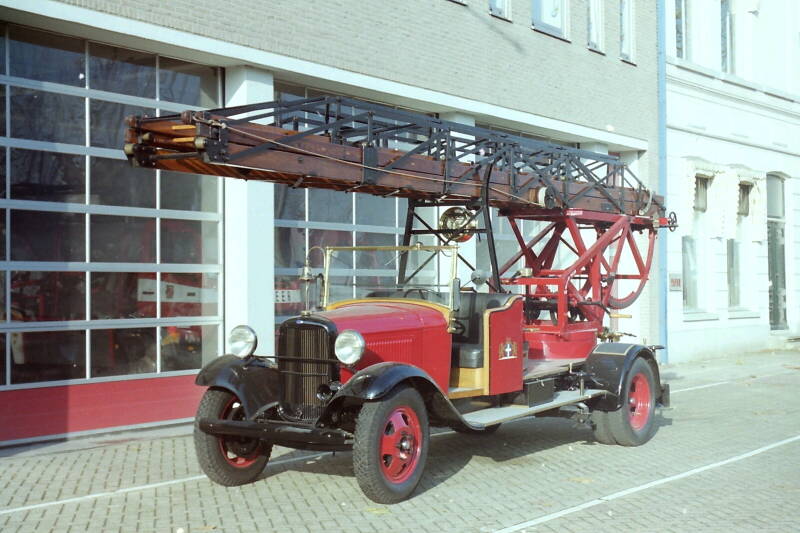 Kenteken: E-27398 Roepnummer: 6 > NJ-01-94 Type voertuig: AL-18 Merk &amp; Type: Fordson-BB Opbouw: Geesink Bouwjaar: 1933 In dienst: 1933 Uit dienst: 19...Opmerkingen: Museumobject brandweer 