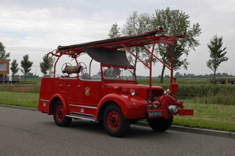 Kenteken: NS-19-66 Type voertuig: AS8 LD2000 Merk &amp; Type: Dodge T214[Beep] Opbouw: Bikkers Bouwjaar: 1943 In dienst: 1957 Uit dienst: 19...Opmerkingen: Als museumobject in bezit korps Winkel. 
