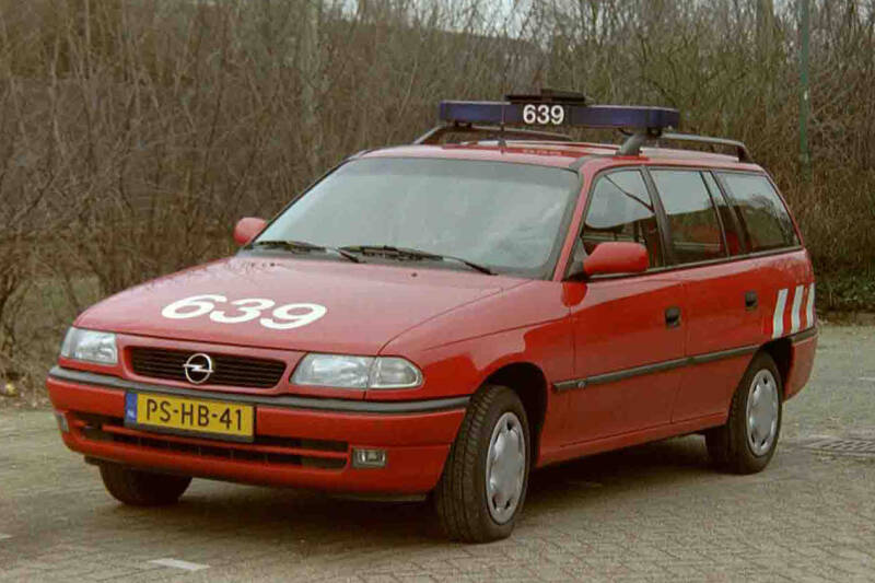 Kenteken: PS-HB-41 Roepnummer: 639 Type voertuig: DA-BD Merk &amp; Type: Opel Astra 1,6-Stationwagon Opbouw: Bouwjaar: 1996 In dienst: 1996 Uit dienst: 2005 Standplaats: Bilthoven