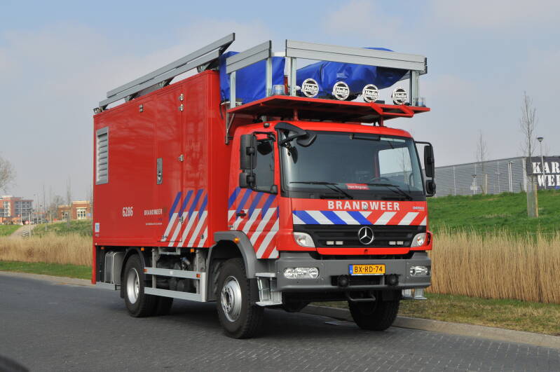 Kenteken: BX-RD-74 Roepnummer: 6286 Type voertuig: BM Merk &amp; Type: Mercedes Benz 1523AK[Atego] Opbouw: Gemco-Rosenkrantz Bouwjaar: In dienst: 2006 Uit dienst: 2006 . Opmerkingen: Eigendom LFR, mobile zendmast C2000.