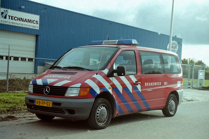 Kenteken: RB-FP-02 Roepnummer: 681 Type voertuig: DB7 Merk &amp; Type: MercedesBenz 110D30[Vito] Opbouw: Bouwjaar: 1997 In dienst: 1997 Uit dienst: 2004