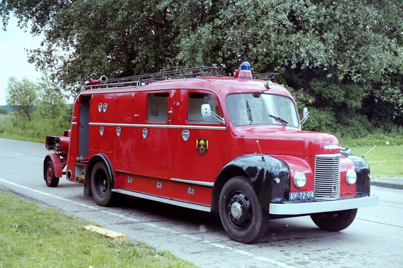 Kenteken: RF-72-94 Type voertuig: TS10 LD2500 T500 Merk &amp; Type: Commer T255 Superpoise Opbouw: Kronenburg Bouwjaar: 1955 In dienst: 1975 Uit dienst: 2007 Standplaats: Amsterdam. Particulier bezit