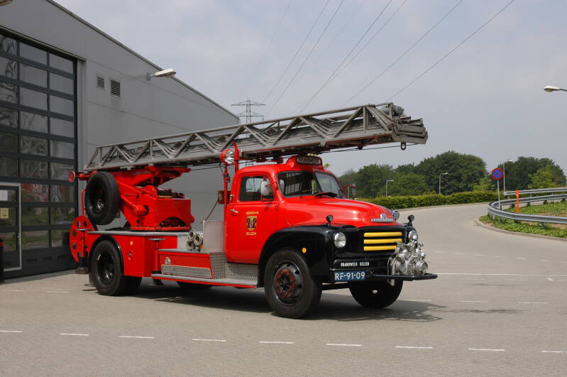 Kenteken: RF-91-09 Roepnummer: 753 Type voertuig: AL-25 (LD800 Merk &amp; Type: Bedford A5LCG[TA] Opbouw: Magirus (Metz) Bouwjaar: 1957 In dienst: 1957 Uit dienst: 19... Opmerkingen: Bezit Stichting Oude Geleense Brandweervoertuigen (SOGB)