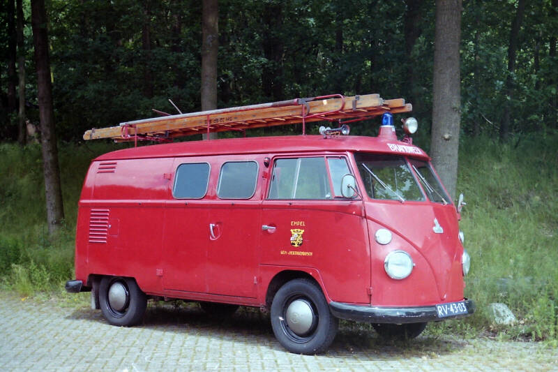 Kenteken: RV-43-03 Type voertuig: PM8 Merk &amp; Type: Volkswagen Transporter T1-Combi Opbouw: Bouwjaar: 1958 In dienst: 1958 Uit dienst: 1978. Opmerkingen: Verkocht aan CeHaVe - 's Hertogenbosch. Thans museumobject bezit brandweer den Bosch.