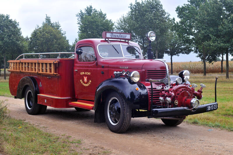 Kenteken: SB-15-23 Type voertuig: AS. LD1500 Merk &amp; Type: Dodge WF23 Opbouw: Kronenburg Bouwjaar: 1945 In dienst: 1947 Uit dienst: 19... Kenteken: SB-15-23 Type voertuig: AS. LD1500 Merk &amp; Type: Dodge WF23 Opbouw: Kronenburg Bouwjaar: 1945 In dienst: 1947