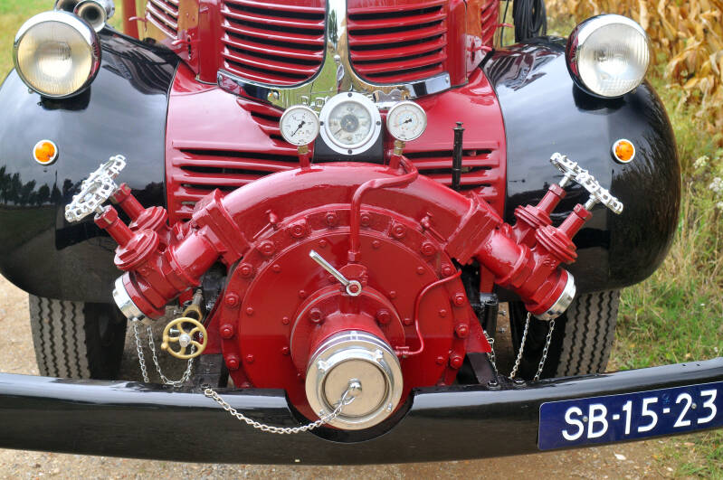 Kenteken: SB-15-23 Type voertuig: AS. LD1500 Merk &amp; Type: Dodge WF23 Opbouw: Kronenburg Bouwjaar: 1945 In dienst: 1947 Uit dienst: 19... Kenteken: SB-15-23 Type voertuig: AS. LD1500 Merk &amp; Type: Dodge WF23 Opbouw: Kronenburg Bouwjaar: 1945 In dienst: 1947