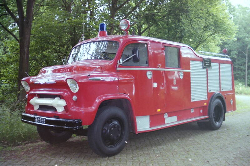 Kenteken: SB-93-92 Roepnummer: 864 Type voertuig: TS9 HD250 T1800 P500 Merk &amp; Type: Chevrolet 5703-H Opbouw: Kronenburg Bouwjaar: 1958 In dienst: 1958 Uit dienst: 1985.Opmerkingen: Museumvoertuig Brandweer Zevenaar.