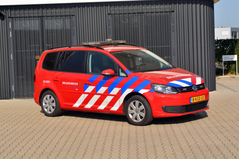 Kenteken: 8-KGS-30 Roepnummer: 24-3291 Type voertuig: DA-HOD Merk &amp; Type: Volkswagen Touran 1,6TDi Bouwjaar: 2013 In dienst: 2013  Standplaats: Regionaal inzetbaar Cluster / District: district 3, Oost