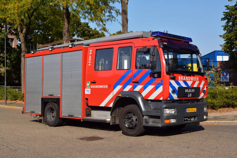 Kenteken: BN-SH-30 Roepnummer: 24-4631 Type voertuig: TS8 LD3250 HD240 T1500 Merk &amp; Type: MAN 14.255LLLF[M2000-City] Opbouw: HDS-Godiva Bouwjaar: 2003 In dienst: 2017 Uit dienst: 2020 Standplaats: Sittard - Middenweg.  Afkomstig van brandweer van Beek