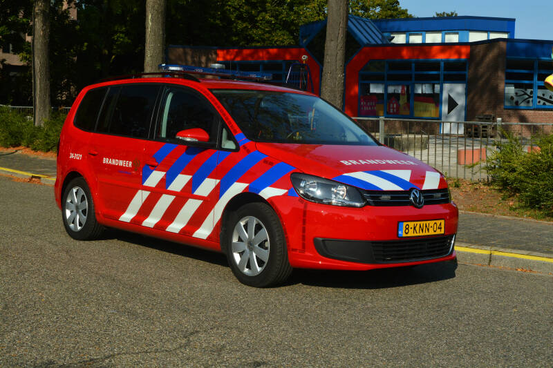 Kenteken: 8-KNN-04 Roepnummer: 24-3121 Type voertuig: DA Merk &amp; Type: Volkswagen Touran 1,6TDi  Bouwjaar: 2013 In dienst: 2013 Standplaats: Sittard