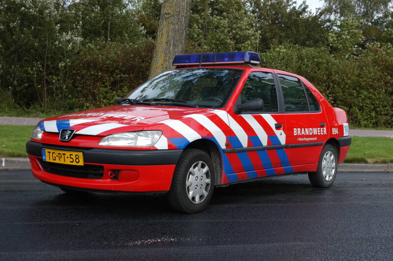 Kenteken: TG-PT-58 Roepnummer: 894 Type voertuig: DA-PR Merk &amp; Type: Peugeot 306 1,4 Opbouw: Bouwjaar: 1998 In dienst: 1998 Uit dienst: 2006