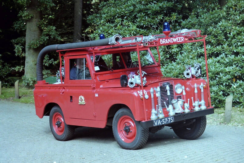 Kenteken: VA-57-75 Roepnummer: (144) 566 Type voertuig: PM2 [MSD-LD1200] Merk &amp; Type: Landrover 88-II TruckCab Opbouw: [Rosenbauer] Bouwjaar: 1966 In dienst: 1966 Uit dienst: 2000. Opmerkingen: Bezit Behoud Erfgoed Brandweer Amsterdam (BEBA)