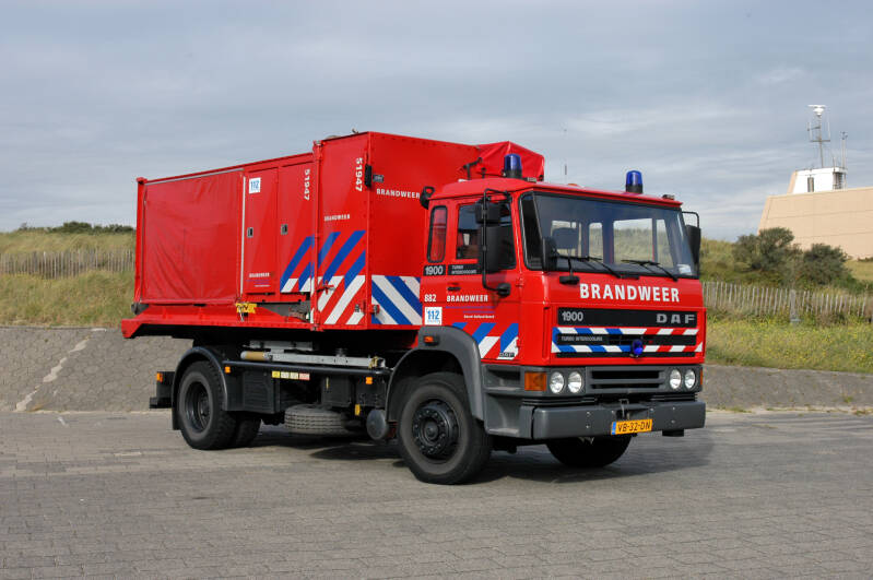 Kenteken: VB-32-DN Roepnummer: NHN882 Type voertuig: HA Merk &amp; Type: DAF FF1900DNS400 Opbouw: Leebur Bouwjaar: 1988 In dienst: 2004 Uit dienst: 2006.Opmerkingen: Regionaal BiZa voertuig, afkomstig van brandweer Alkmaar, naar korps Schoorl. 