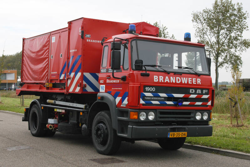Kenteken: VB-35-DN Roepnummer: 682 Type voertuig: HA Merk &amp; Type: DAF FF1900DNS400 Opbouw: Leebur Bouwjaar: 1988 In dienst: 2000 Uit dienst: 201.. Opmerkingen: Regionaal BiZa voertuig. Afkomstig van den Helder. 
