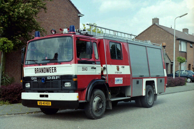 Kenteken: VB-41-KV Roepnummer: 843 > 5543 Type voertuig: TS7 LD3000 HD240 T1500 Merk &amp; Type: DAF FF1300DNTD360 Opbouw: Doeschot-Rosenbauer Bouwjaar: 1988 In dienst: 1988 Uit dienst: 2004. Opmerkingen: Verkocht aan bedrijfsbrandweer Isover Etten Leur.