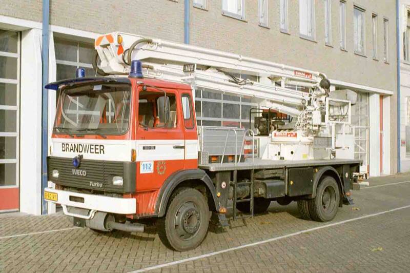 Kenteken: VB-90-VY Roepnummer: 752 Type voertuig: HW-18 Merk &amp; Type: Iveco-Magirus 110.16F40 Opbouw: Wümag Bouwjaar: 1988 In dienst: 1988 Uit dienst: 2004. Geëxporteerd naar: België (Pittem)