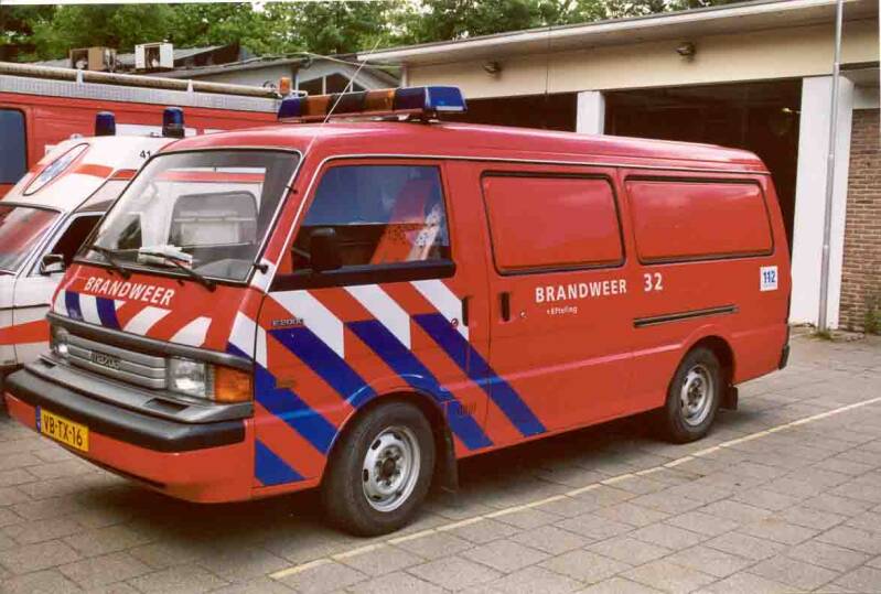 Kenteken: VB-TX-16 Roepnummer: 32 Type voertuig: PM2 Merk &amp; Type: Mazda E2000-Bestel Opbouw: Bouwjaar: 1994 In dienst: 1994 Uit dienst: Standplaats: Kaatsheuvel
