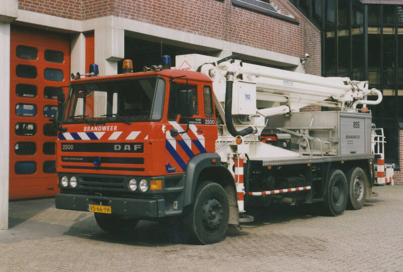 Kenteken: VD-66-YH Roepnummer: 855 Type voertuig: HW-23,5 Merk &amp; Type: DAF FFR2505DHS555 Opbouw: Hilton Bouwjaar: 1989 In dienst: 1989 Uit dienst: 2007