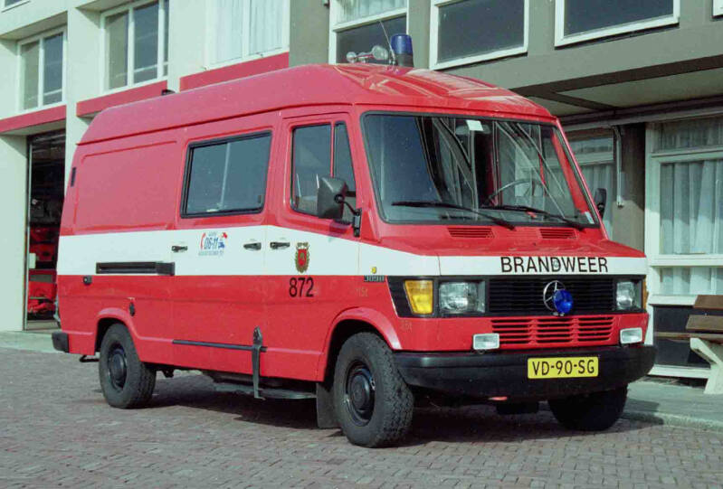 Kenteken: VD-90-SG Roepnummer: 872 > 674 Type voertuig: GM3 Merk &amp; Type: Mercedes Benz 309FD33[Ecov] Opbouw: Bouwjaar: 1989 In dienst: 1989 Uit dienst: 1995 Standplaats: Amstelveen Opmerkingen: In 1995 > GM4-MO, roepnummer 684