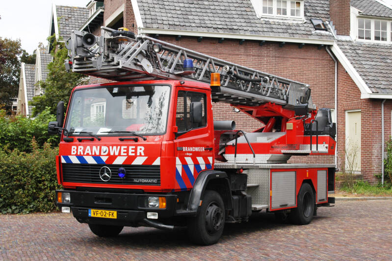 Kenteken: VF-02-FK Roepnummer: 651 > 10-4251 Type voertuig: AL-K24 Merk &amp; Type: Mercedes Benz 1120F36[Ecol] Opbouw: Magirus Bouwjaar: 1989 In dienst: 2000 Uit dienst: 2013 Opmerkingen: Overgenomen van brandweer Emmen.