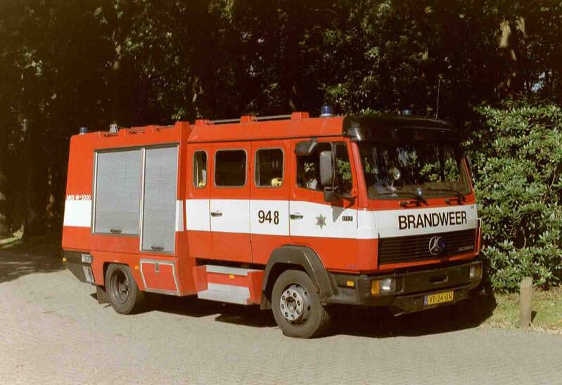 Kenteken: VF-24-GN Roepnummer: 39-948 Type voertuig: TS10 LD2225 HD285 T1500 Merk &amp; Type: Mercedes Benz 1117F37[Ecol] Opbouw: Kobra-Godiva Bouwjaar: 1989 In dienst: 1989 Uit dienst: 2003 Standplaats: Schaarsbergen. Geschonken aan jeugdbrandweer Putten