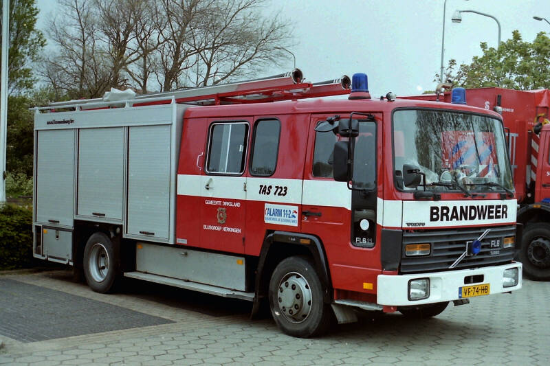 Kenteken: VF-74-HB Roepnummer: 5221 > TS72.3 Type voertuig: TS. LD2600 HD265 T1500 Merk &amp; Type: Volvo FL611-37 Opbouw: Saval-Kronenburg Bouwjaar: 1989 In dienst: 1989 Uit dienst: 2009