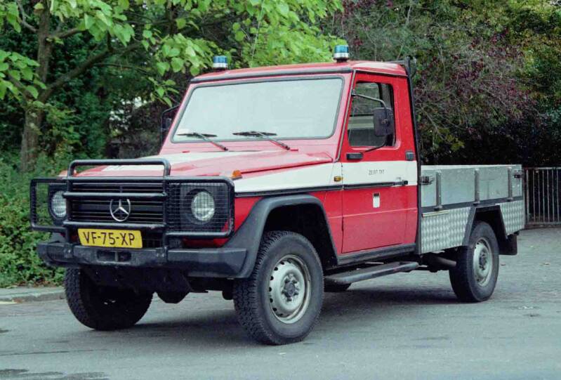 Kenteken VF-75-XP Roepnummer 717