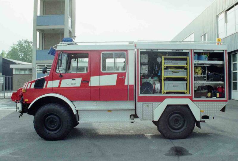 Kenteken: VH-18-PX Roepnummer: 49-718 Type voertuig: TS6 / HV-2 LD1300 HD180 T750 Merk &amp; Type: Mercedes Unimog 1350L32 Opbouw: Brandweer-Rosenbauer Bouwjaar: 1988 In dienst: 1990 Uit dienst: 2006. Opmerkingen: Ombouw uit HV-2 (49-871) Pomp afkomstig van 4