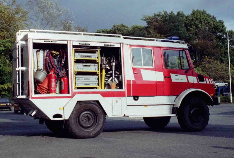 Kenteken: VH-18-PX Roepnummer: 49-718 Type voertuig: TS6 / HV-2 LD1300 HD180 T750 Merk &amp; Type: Mercedes Unimog 1350L32 Opbouw: Brandweer-Rosenbauer Bouwjaar: 1988 In dienst: 1990 Uit dienst: 2006. Opmerkingen: Ombouw uit HV-2 (49-871) Pomp afkomstig van 4