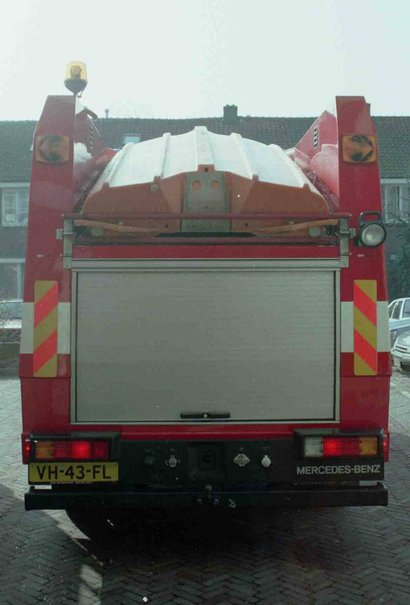 Kenteken: VH-43-FL Roepnummer: 882 > 653 Type voertuig: WO Merk &amp; Type: Mercedes Benz 711FD37[Ecov] Opbouw: Ajax-Ziegler Bouwjaar: 1990 In dienst: 1990 Uit dienst: 2002 Opmerkingen: Opbouw na revisie op nieuw chassis geplaatst.